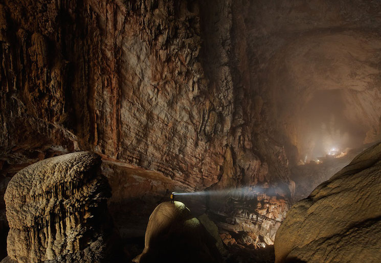 Вьетнам, пещера Шондонг - самая большая пещера в мире