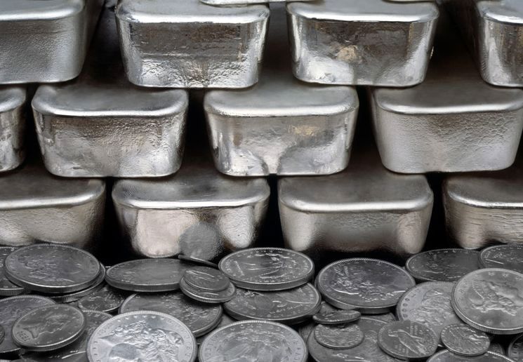 Серебро в слитках и монетах