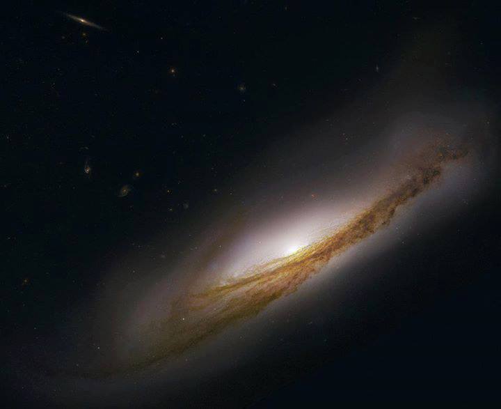 Спиральная галактика NGC 3190