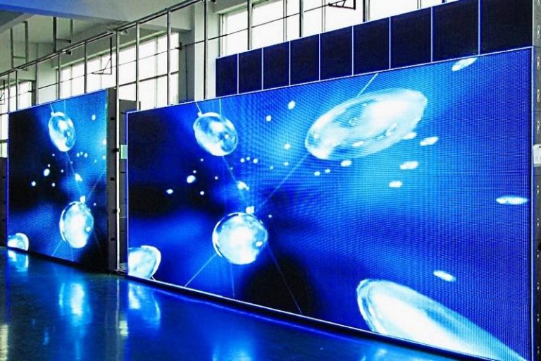 LED экраны в транспорте: инновационность и мобильность