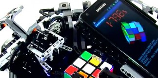 CubeStormer 3 - робот-сборщик кубика Рубика