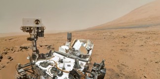 Марсоход Curiosity изучает планету Марс