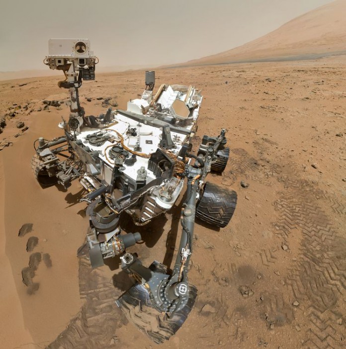 Марсоход Curiosity изучает планету Марс