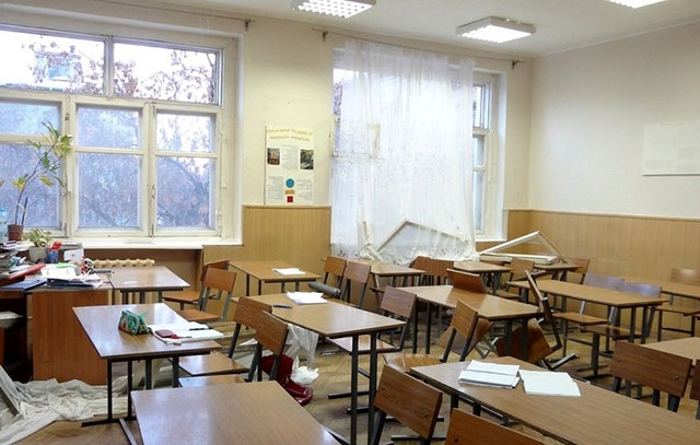 Урон от метеоритного дождя в одной из школ Челябинска