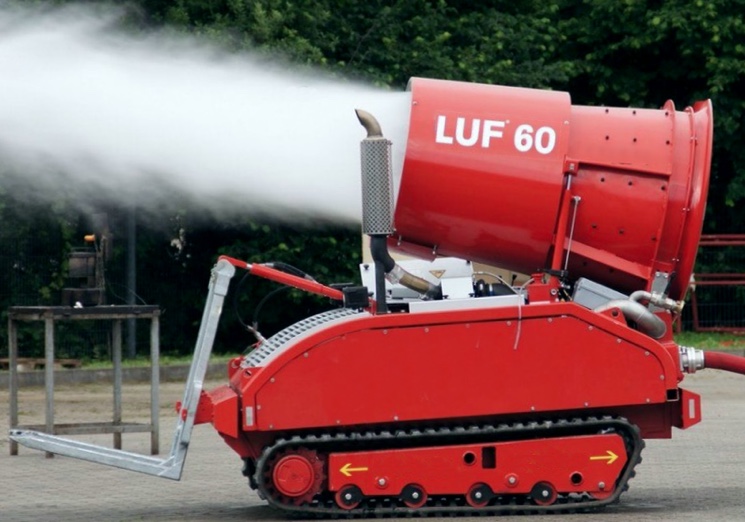 LUF 60 - гусеничный беспилотный пожарный робот