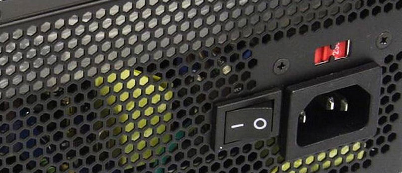 Тумблер включения на блоке питания компьютера