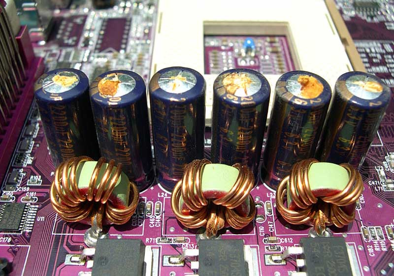 Вздувшиеся конденсаторы на материнской плате