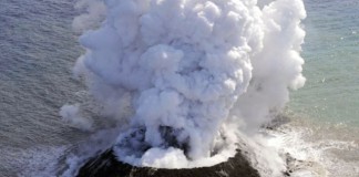 Образование вулканического острова в водах Японии