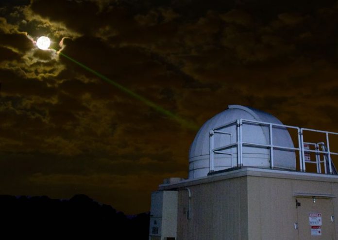 Лазерная установка для точного измерения расстояния от Земли до Луны