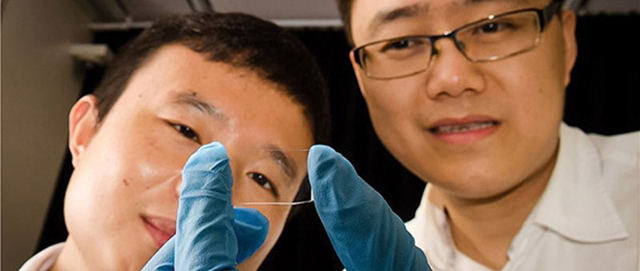 Доцент Мичиганского университета Жаохуи Жонг и ассистент