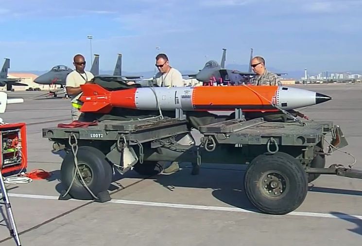 Новая ядерная бомба В61-12 в США