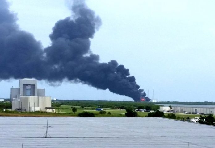 Многоразовая ракета Falcon 9 Илона Маска взорвалась