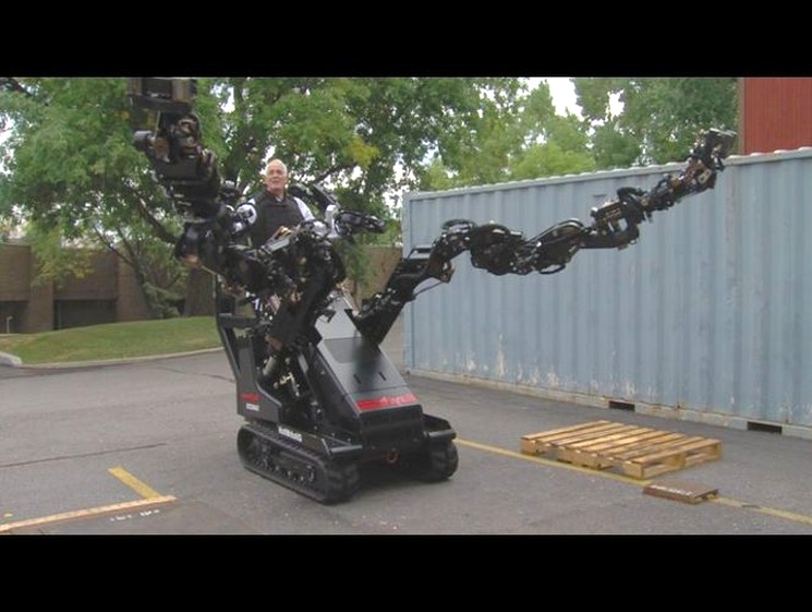 Телеуправляемый робот-трактор Raytheon Sarcos — на пути к экзоскелету из Чужих