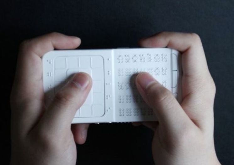 Shikun Sun смартфон для слепых на шрифте Брайля