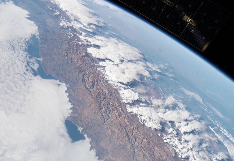 Снимок горной гряды Анд со спутника