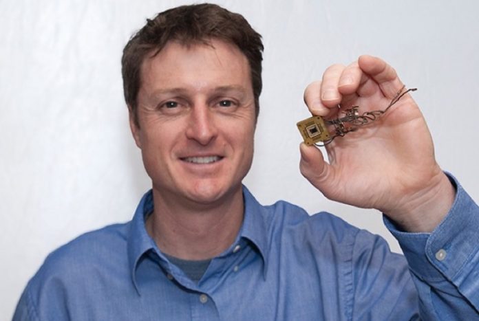 Создатель наноантенн Брайан Уиллис
