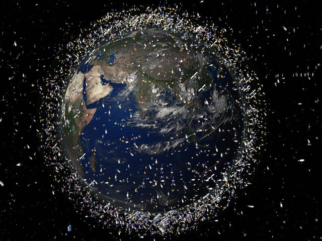 Земля в окружении искуственных спутников