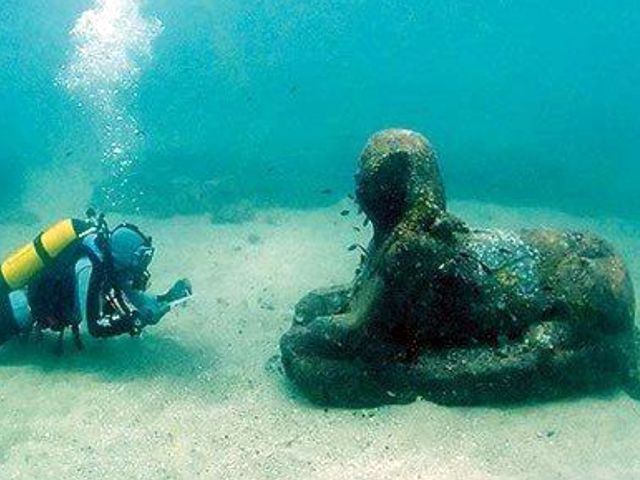 Статуя могла пролежать под водой 2500 лет
