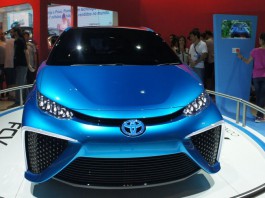 Toyota FCV Concept - машина на водородных топливных элементах